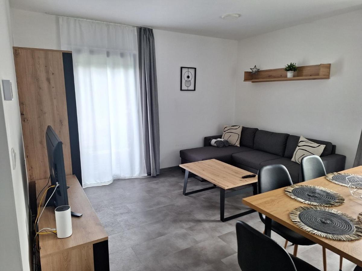 Mb Apartmany Lipno リプノ・ナト・ヴルタヴォウ エクステリア 写真